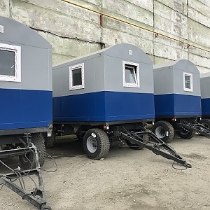 Завод РиНМ запустил производство бытовок строительных и вагон-домов на шасси, на санях, раме и полозьях